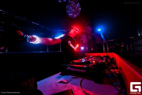 Arash ft Medina vs DJ Mexx & DJ ModerNator - In The Doga (Dj Drum aka Led Starz Mashup).mp3