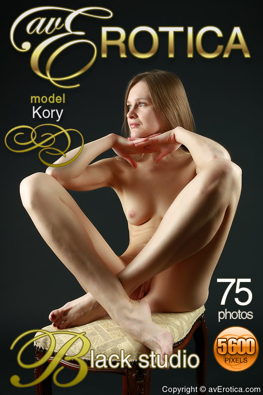 Kory - Black studio (x75)